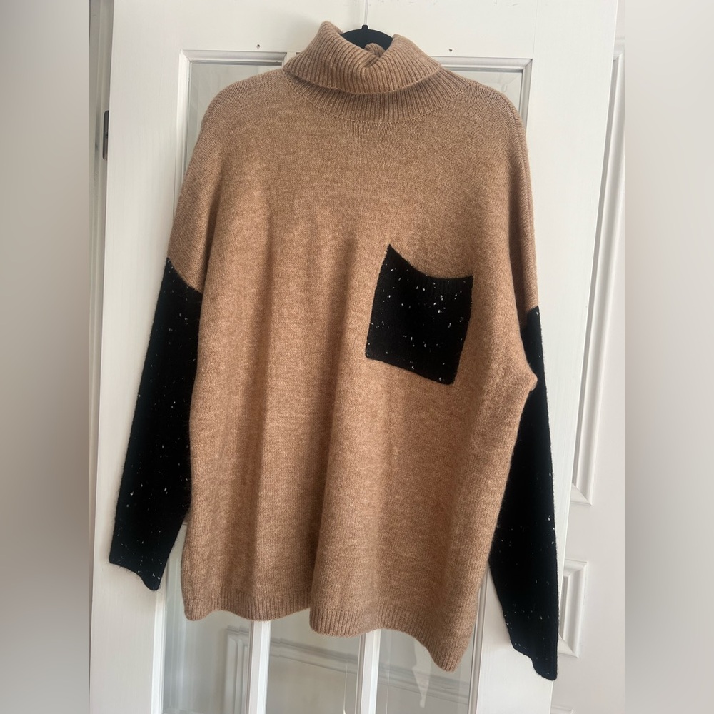 Tan Sweater with Black Sleeves / Pocket